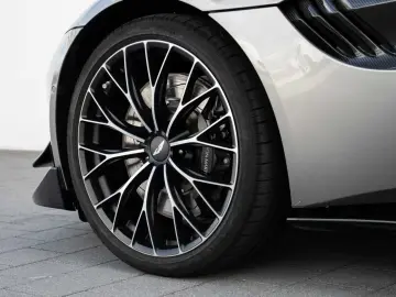 ASTON MARTIN V8 Vantage Roadster F1 Edition Q Special Farbe