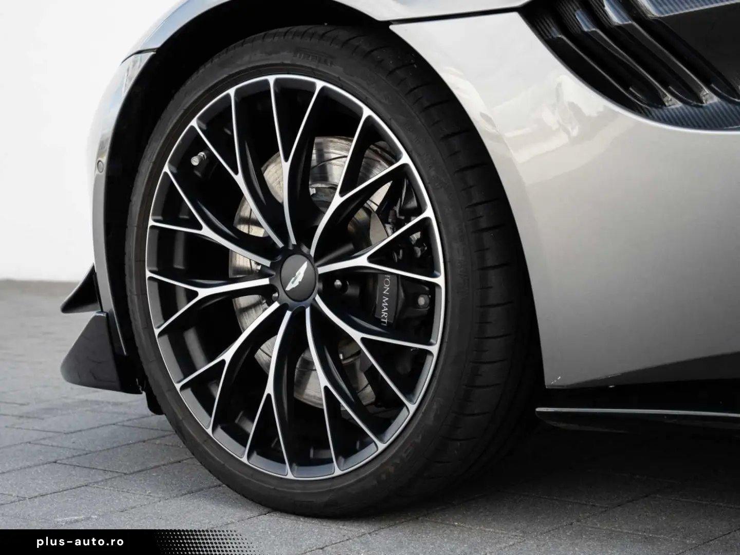 ASTON MARTIN V8 Vantage Roadster F1 Edition Q Special Farbe