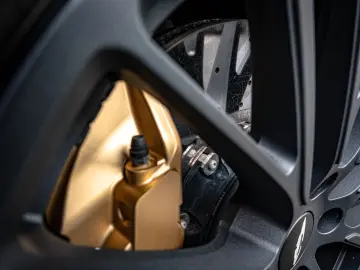 ASTON MARTIN DBX707 Ceramic Brakes   23 Inch   4x Vent.Seats