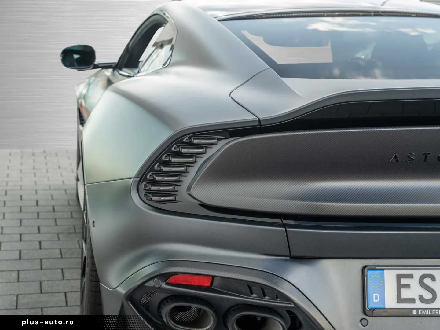 ASTON MARTIN Vanquish