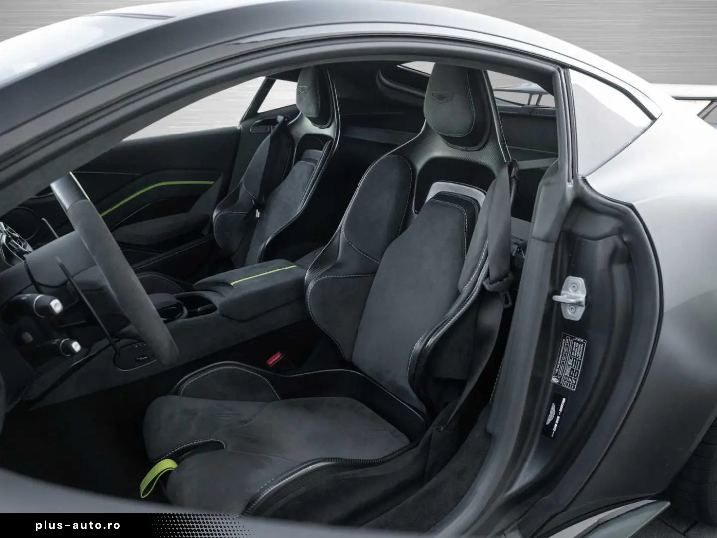 ASTON MARTIN V8 Vantage F1 Edition Carbon