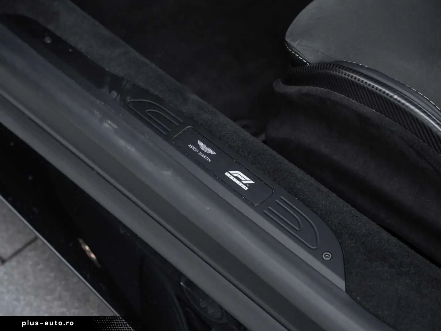 ASTON MARTIN V8 Vantage F1 Edition Carbon