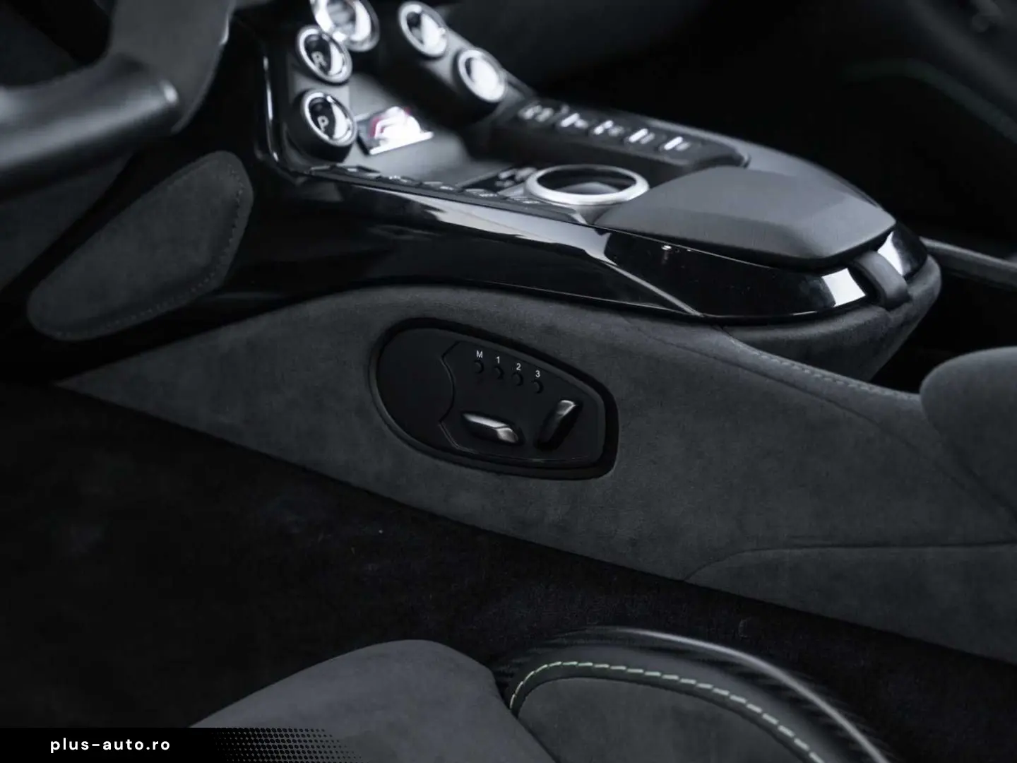 ASTON MARTIN V8 Vantage F1 Edition Carbon