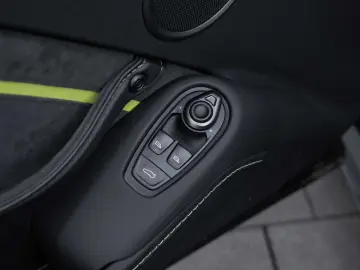 ASTON MARTIN V8 Vantage F1 Edition Carbon