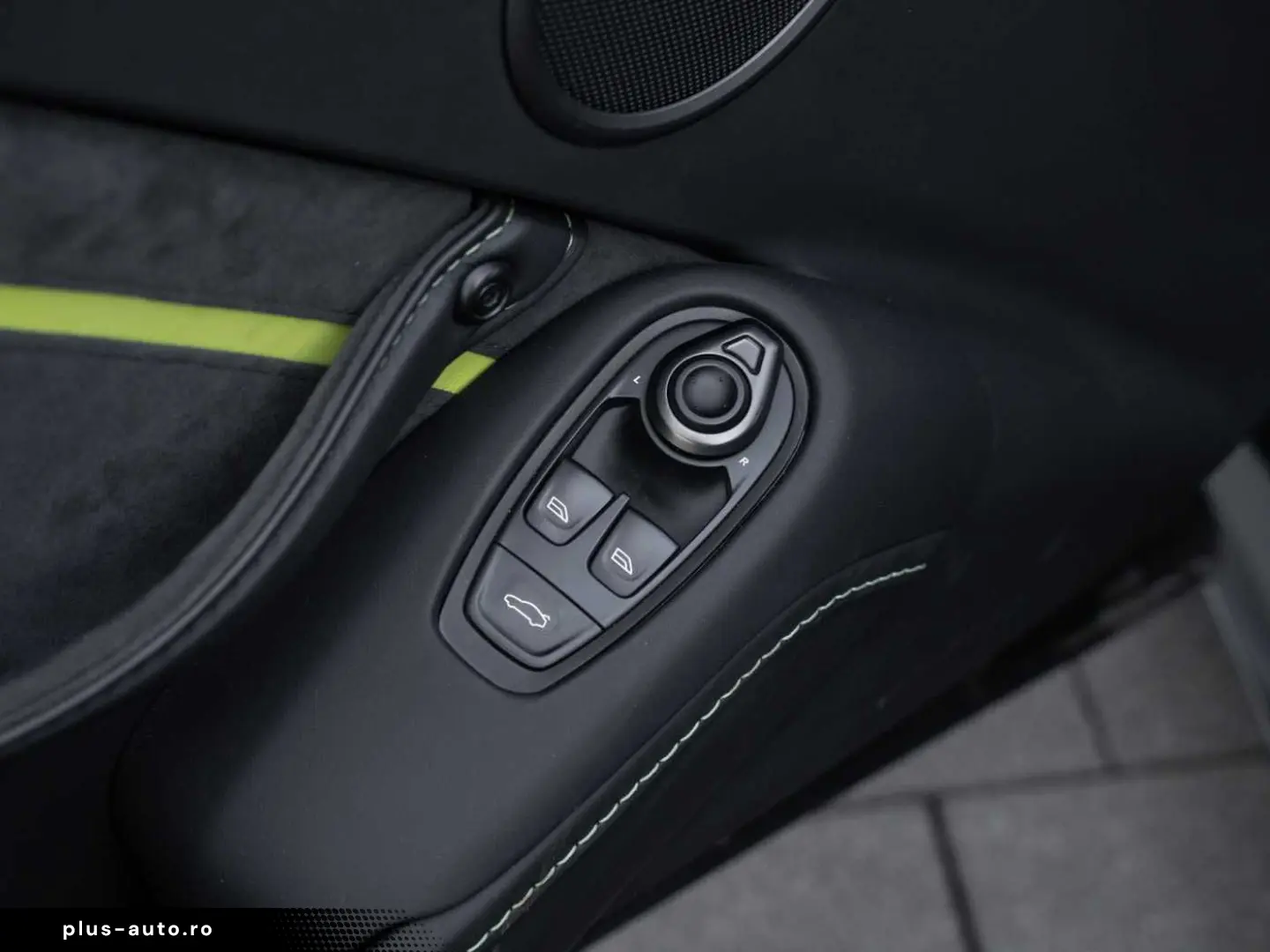 ASTON MARTIN V8 Vantage F1 Edition Carbon