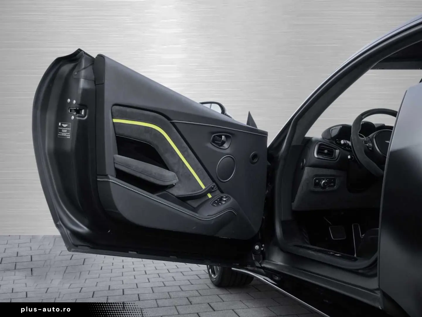 ASTON MARTIN V8 Vantage F1 Edition Carbon