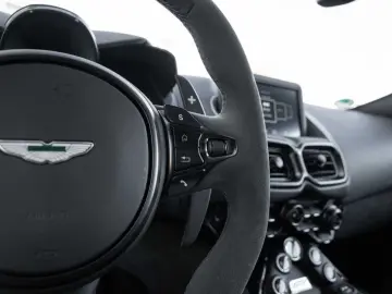 ASTON MARTIN V8 Vantage F1 Edition Carbon