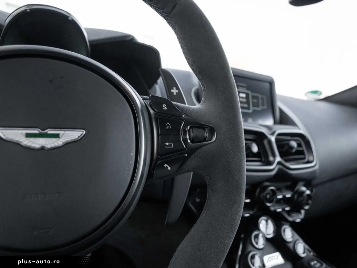 ASTON MARTIN V8 Vantage F1 Edition Carbon