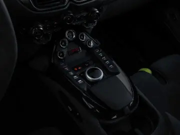 ASTON MARTIN V8 Vantage F1 Edition Carbon