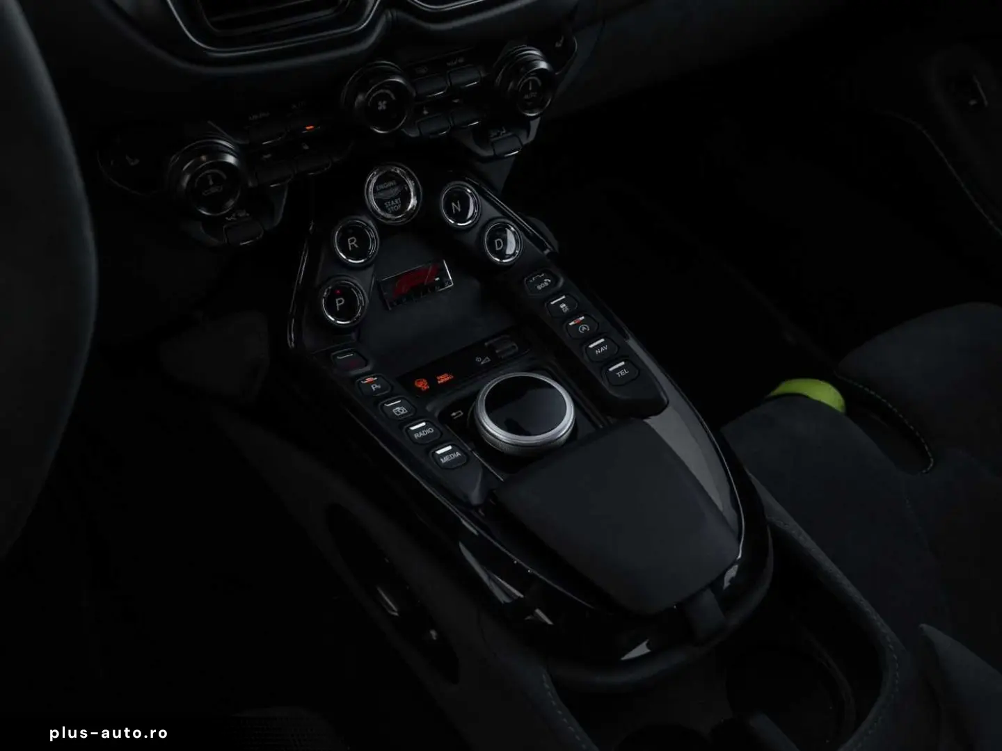 ASTON MARTIN V8 Vantage F1 Edition Carbon