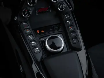 ASTON MARTIN V8 Vantage F1 Edition Carbon