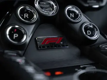ASTON MARTIN V8 Vantage F1 Edition Carbon