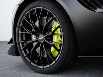 ASTON MARTIN V8 Vantage F1 Edition Carbon