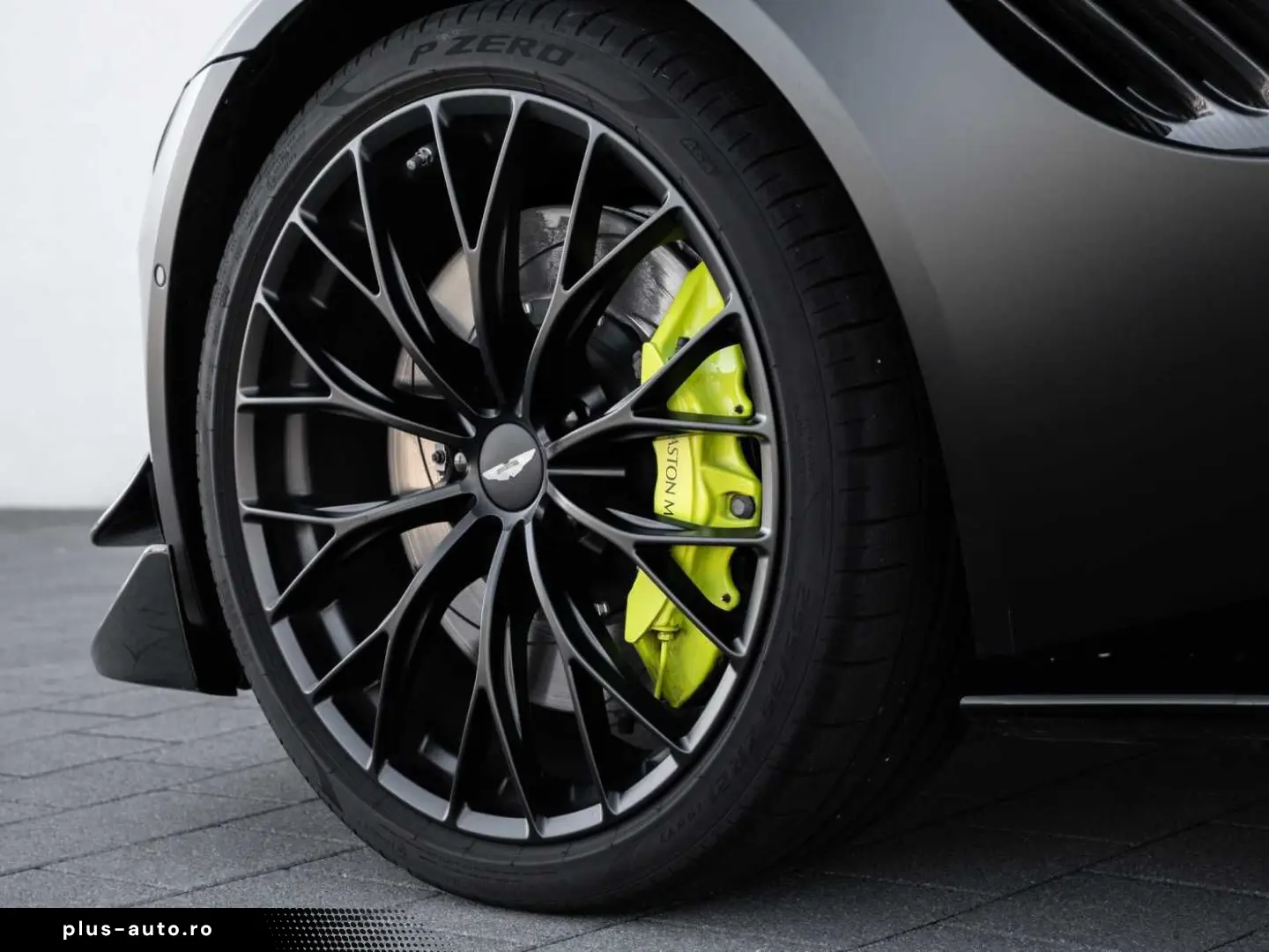 ASTON MARTIN V8 Vantage F1 Edition Carbon