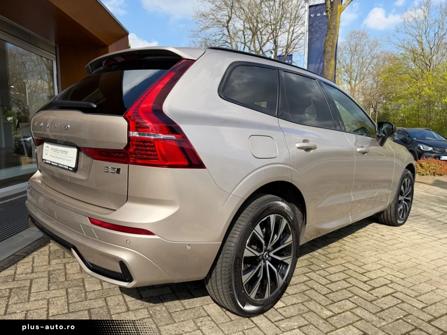 VOLVO XC60 B5 AWD Plus Dark