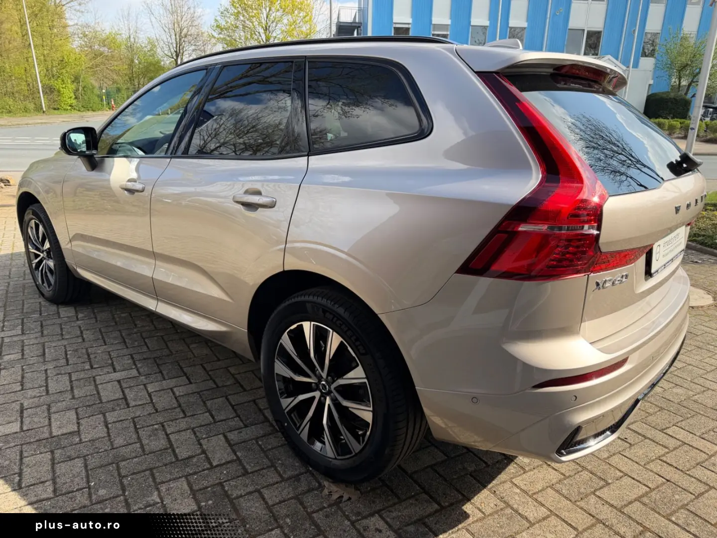 VOLVO XC60 B5 AWD Plus Dark