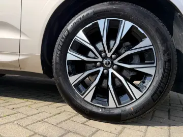 VOLVO XC60 B5 AWD Plus Dark