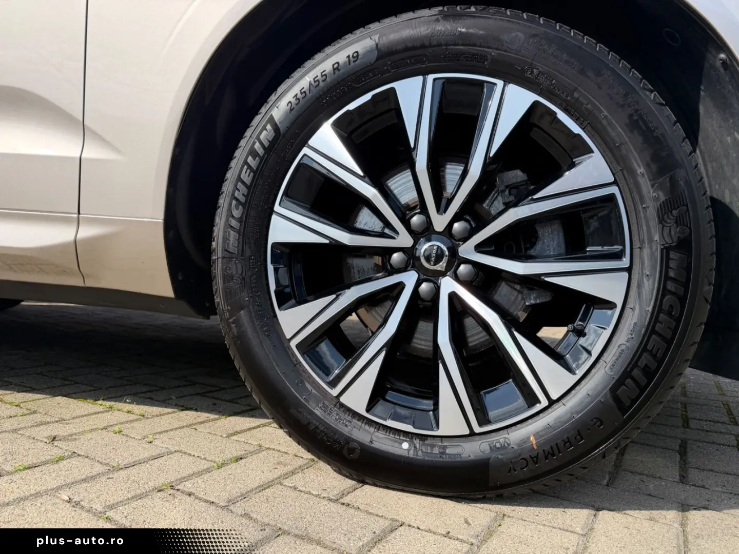 VOLVO XC60 B5 AWD Plus Dark