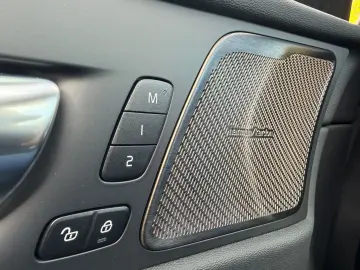 VOLVO XC60 B5 AWD Plus Dark
