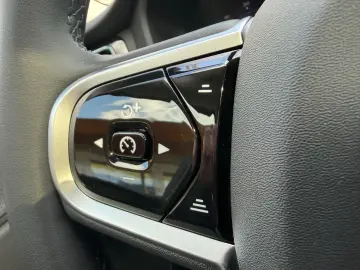 VOLVO XC60 B5 AWD Plus Dark