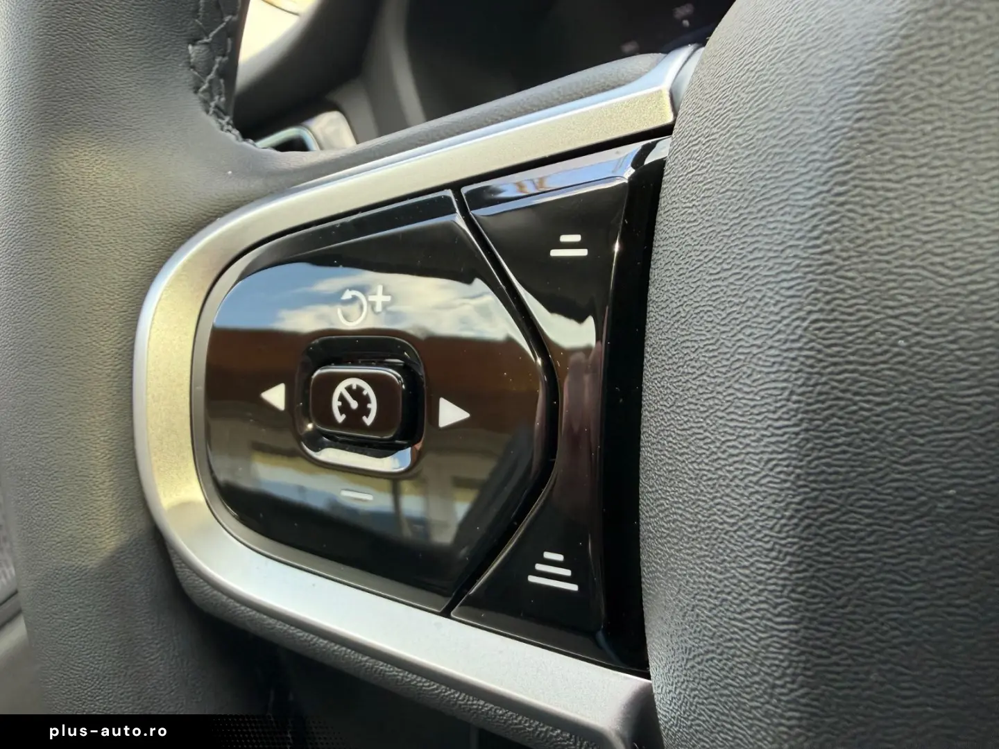 VOLVO XC60 B5 AWD Plus Dark