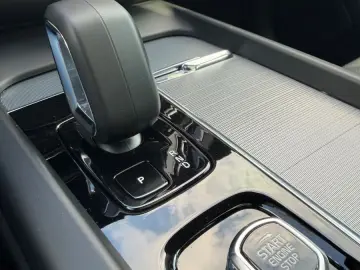 VOLVO XC60 B5 AWD Plus Dark