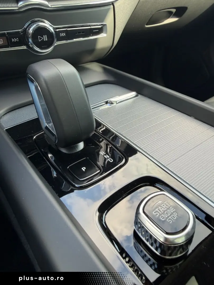 VOLVO XC60 B5 AWD Plus Dark