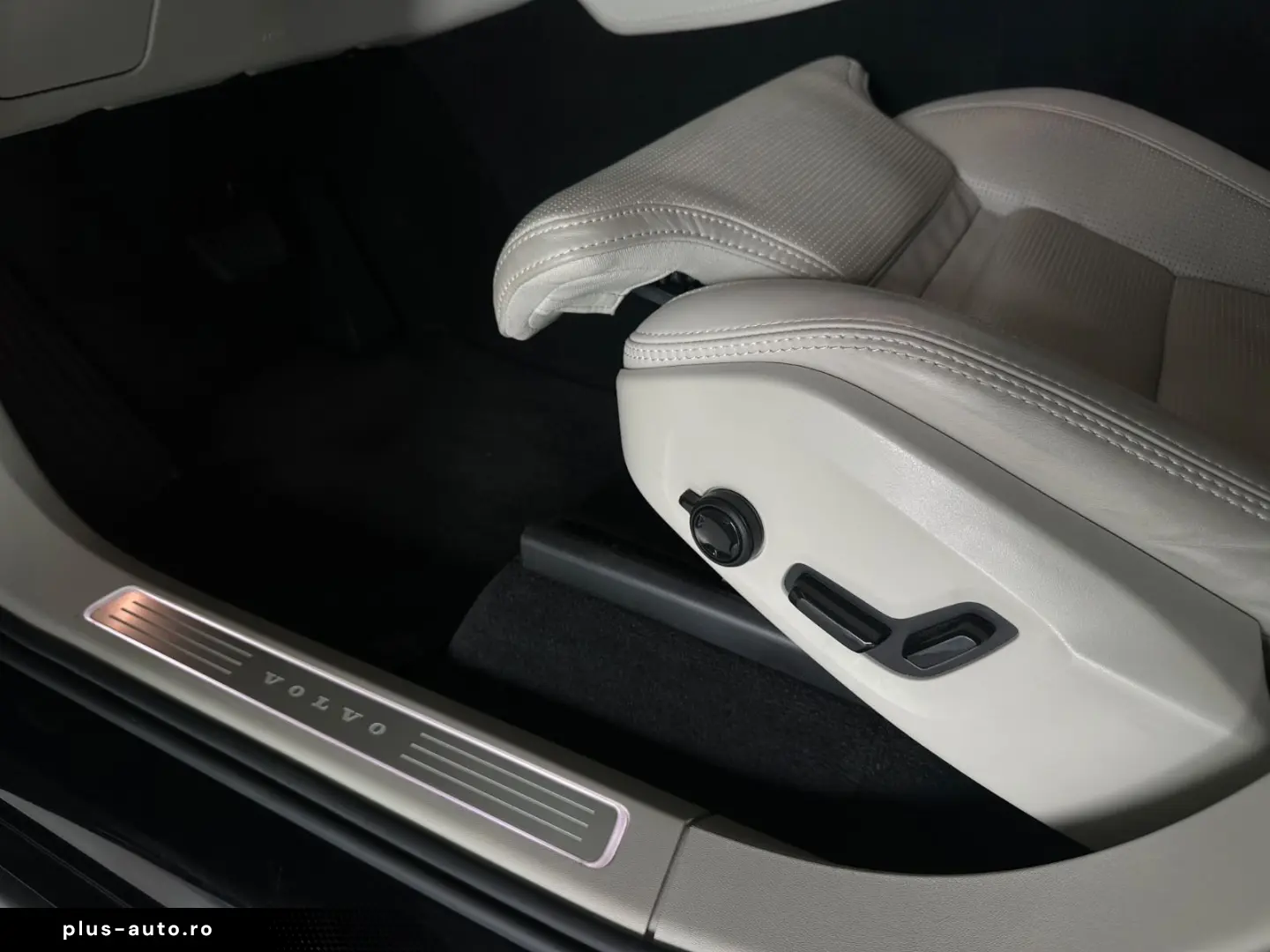 VOLVO XC90 Plus Bright AWD B5 7-Sitzer HarmanKardon