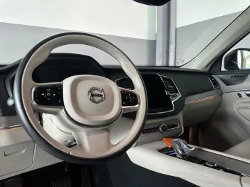 VOLVO XC90 Plus Bright AWD B5 7-Sitzer HarmanKardon