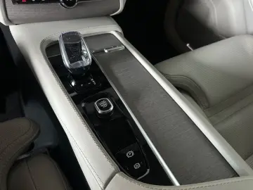 VOLVO XC90 Plus Bright AWD B5 7-Sitzer HarmanKardon