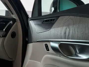 VOLVO XC90 Plus Bright AWD B5 7-Sitzer HarmanKardon