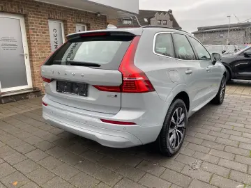 VOLVO XC60 B5 Core MHEV AWD HarmanKardon Memory Sitze