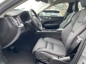 VOLVO XC60 B5 Core MHEV AWD HarmanKardon Memory Sitze