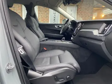 VOLVO XC60 B5 Core MHEV AWD HarmanKardon Memory Sitze