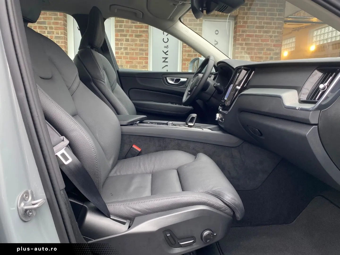 VOLVO XC60 B5 Core MHEV AWD HarmanKardon Memory Sitze