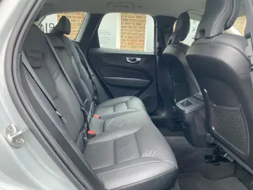 VOLVO XC60 B5 Core MHEV AWD HarmanKardon Memory Sitze