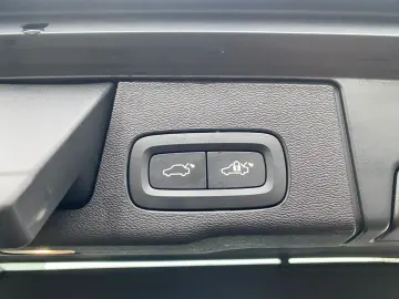 VOLVO XC60 B5 Core MHEV AWD HarmanKardon Memory Sitze