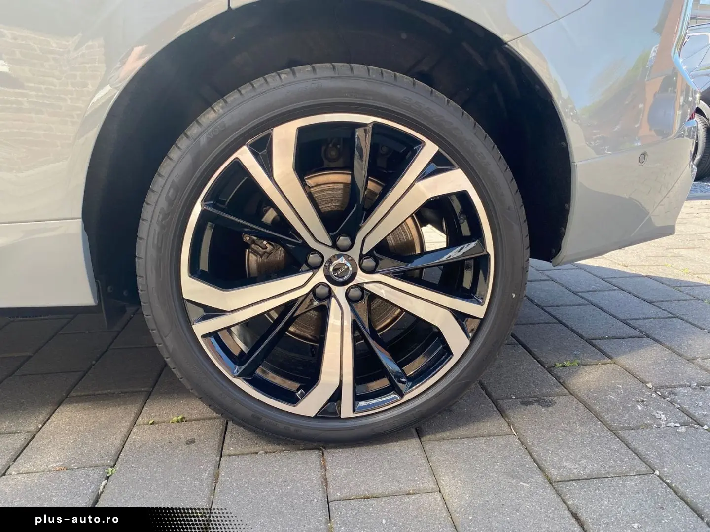 VOLVO XC60 B5 Ultra Dark AWD MHEV Memory Sitze 360 Gra