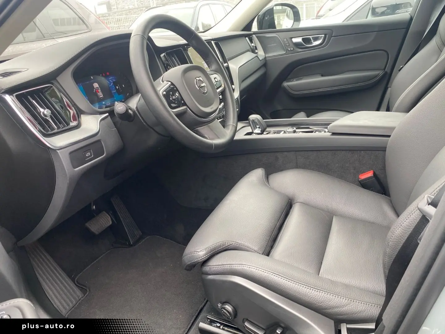VOLVO XC60 B5 Ultra Dark AWD MHEV Memory Sitze 360 Gra