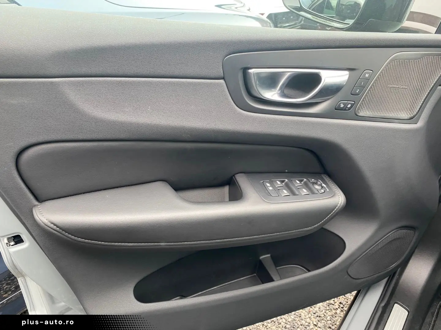 VOLVO XC60 B5 Ultra Dark AWD MHEV Memory Sitze 360 Gra