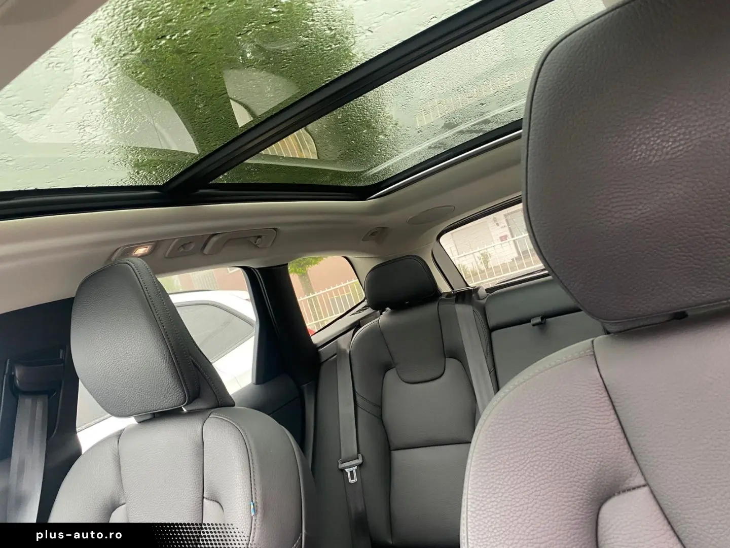 VOLVO XC60 B5 Ultra Dark AWD MHEV Memory Sitze 360 Gra
