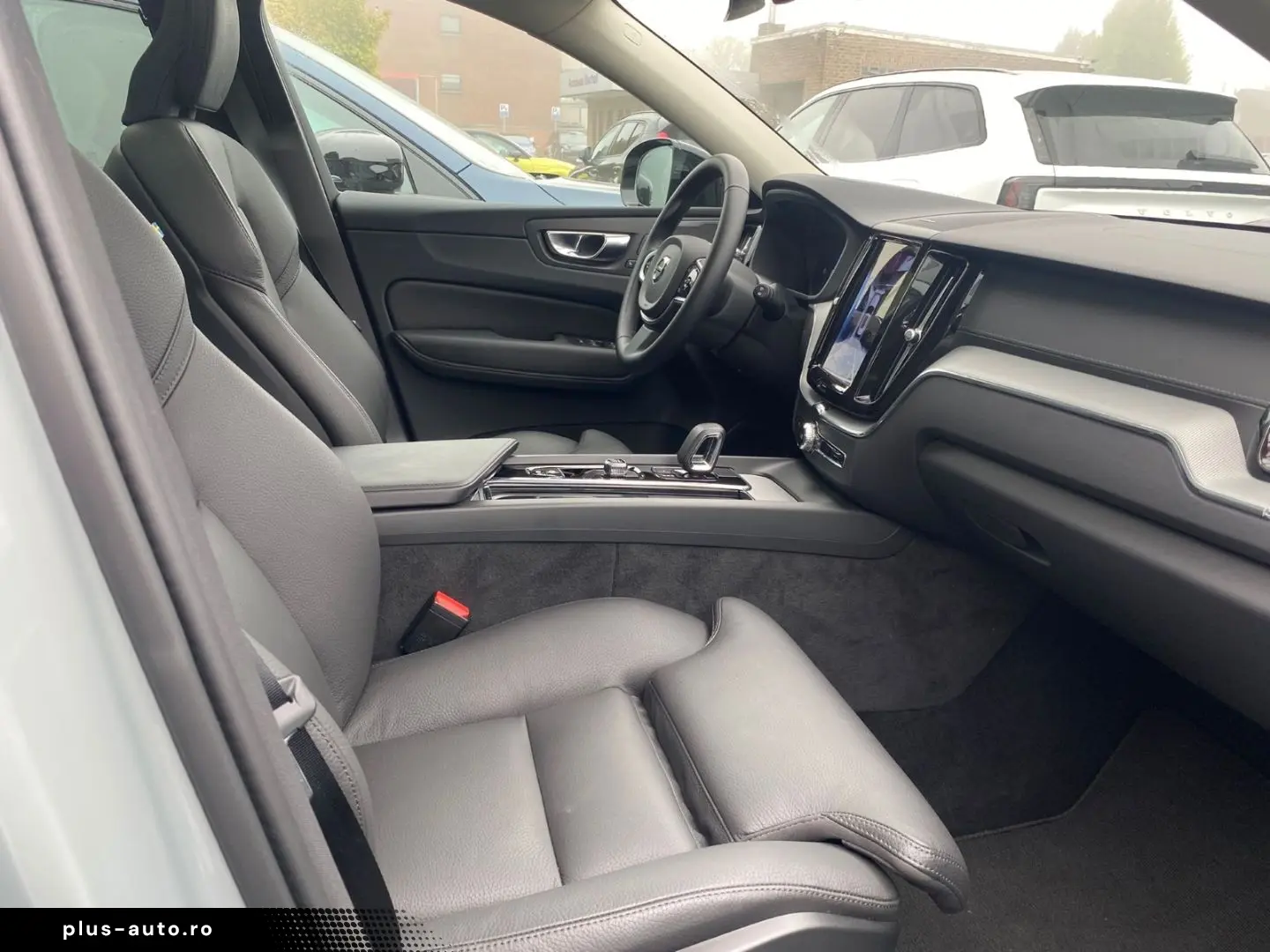 VOLVO XC60 B5 Ultra Dark AWD MHEV Memory Sitze 360 Gra