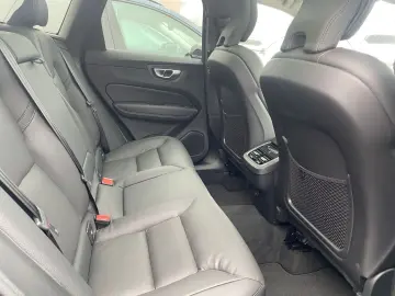 VOLVO XC60 B5 Ultra Dark AWD MHEV Memory Sitze 360 Gra