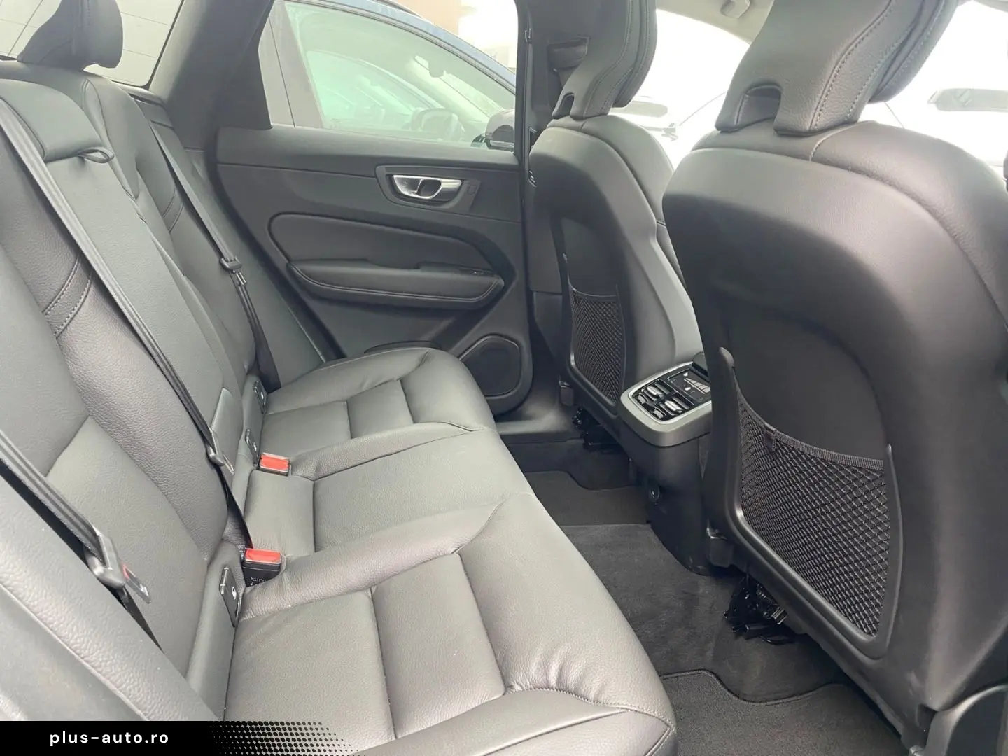 VOLVO XC60 B5 Ultra Dark AWD MHEV Memory Sitze 360 Gra