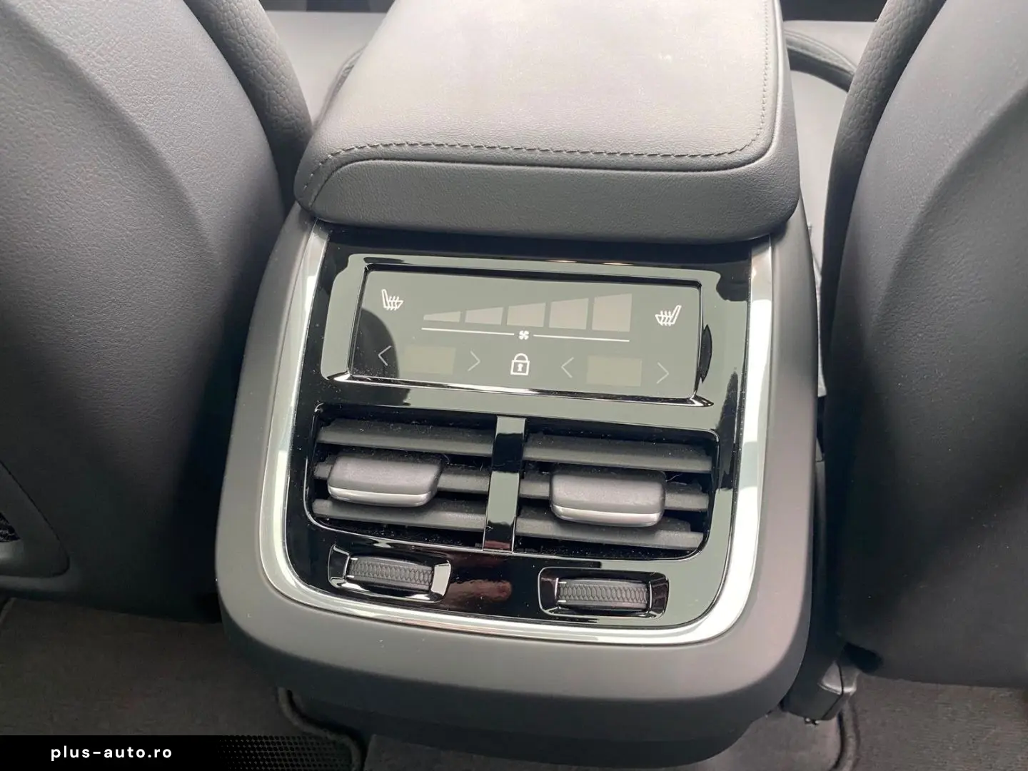 VOLVO XC60 B5 Ultra Dark AWD MHEV Memory Sitze 360 Gra