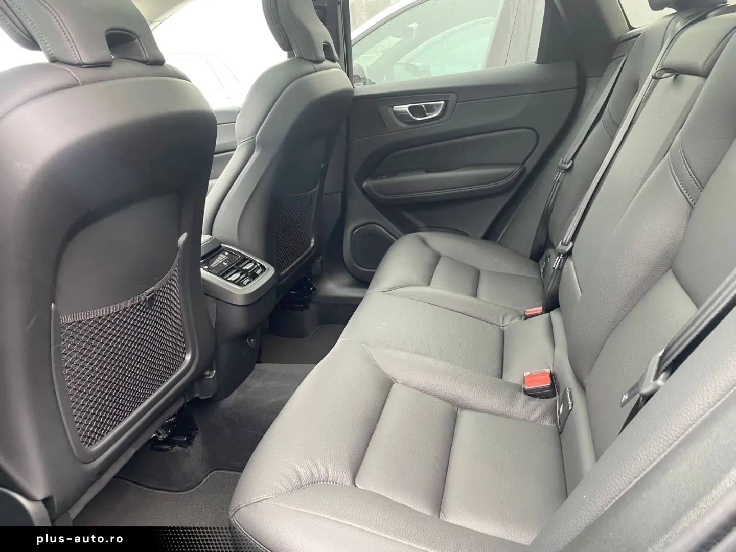 VOLVO XC60 B5 Ultra Dark AWD MHEV Memory Sitze 360 Gra