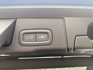 VOLVO XC60 B5 Ultra Dark AWD MHEV Memory Sitze 360 Gra