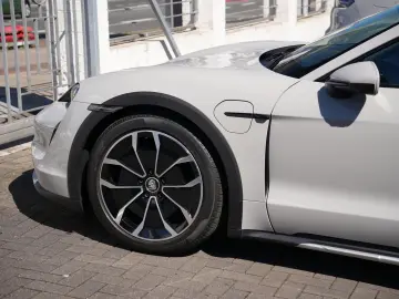 PORSCHE Taycan 4 CrossTurismo LEDER KREIDE-ACC-PANO