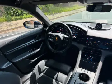 PORSCHE Taycan Cross Turismo Turbo PANO BOSE HUD 21  ACC