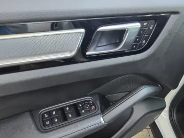 PORSCHE Cayenne Coupe E-Hybrid Platinum Edition
